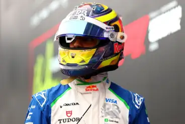 Isack Hadjar hits back at "grumpy" Fernando Alonso following Singapore GP battle