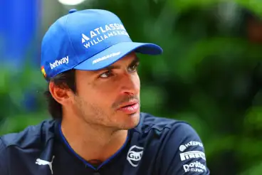 Carlos Sainz slams TV focus on “celebrities and girlfriends”, F1 responds