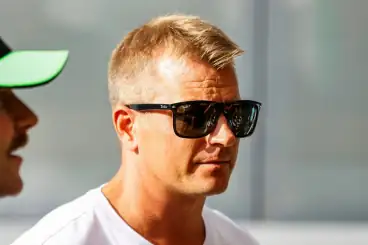 Kimi Raikkonen goes viral with blunt two-word response to throwback F1 post