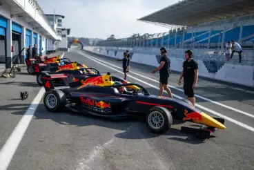 Red Bull voegt twee nieuwe talenten toe aan opleidingsteam