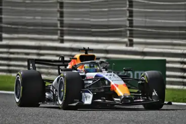 What happened at start of Bahrain F1 test with red flag in hour two