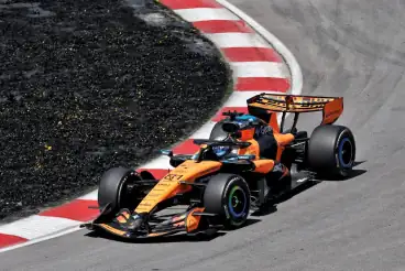 Gary Anderson on the front wing McLaren had to remove