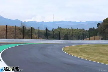 Japanese Grand Prix start delayed due to barrier repairs