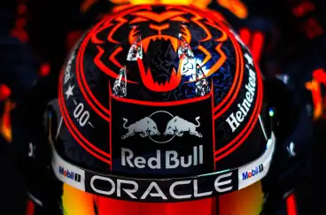 Max Verstappen presenteert helm voor Dutch GP in Zandvoort