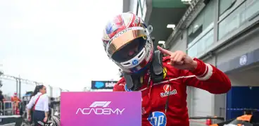 Maya Weug wint in Singapore, daagt Doriane Pin uit voor F1 Academy-titel