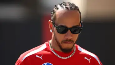 Brundle voorspelt nieuwe titelstrijd: ‘Hamilton gaat een sterk seizoen draaien’