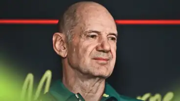 Adrian Newey holds Audi R26 inspection at Australian Grand Prix