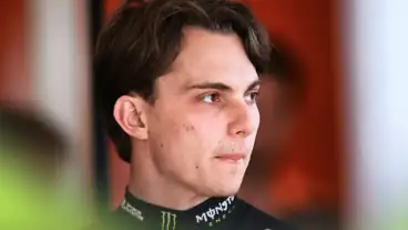 Piastri finds something to joke about after McLaren’s double DNS in China