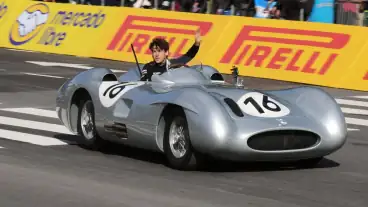 Franco Colapinto thrills 600,000 fans in Buenos Aires Alpine homecoming