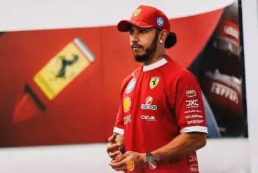 Ecclestone urges Hamilton to quit
