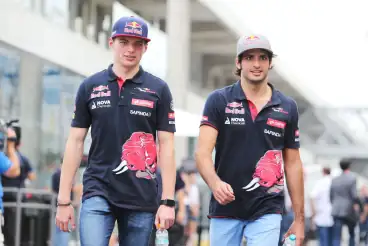 Carlos Sainz points out he “didn’t have a tough time” as Max Verstappen F1 teammate