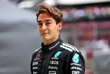 George Russell’s Mercedes F1 contract delay branded “bizarre” amid Max Verstappen interest