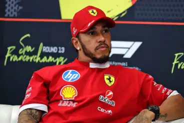 Lewis Hamilton sent documents to Ferrari in “big push” for F1 title chase
