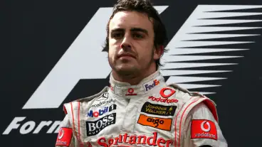 The Fernando Alonso gesture that nearly got McLaren F1 colleagues fired