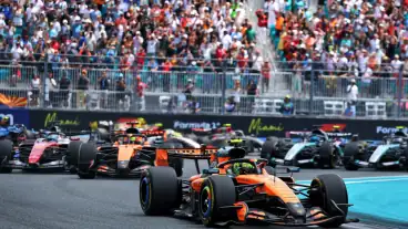 Lando Norris wins F1 Miami sprint as Max Verstappen and Lewis Hamilton duel