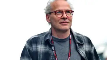 Jacques Villeneuve to make F1 paddock racing return in support series