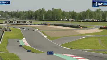 Disaster narrowly avoided after safety car enters track in Russian F4 race