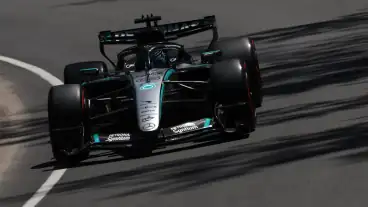 George Russell pips Kimi Antonelli to Canada F1 sprint pole as Fernando Alonso crashes out
