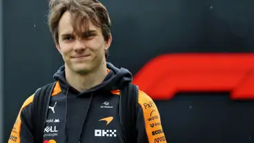 ‘These guys are nuts’ - F1 winner Oscar Piastri makes Isle of Man TT visit