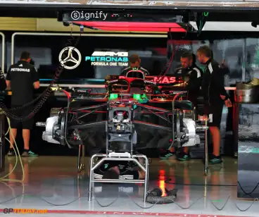 'Kopzorgen voor Mercedes: Nieuwe motor wil niet starten'