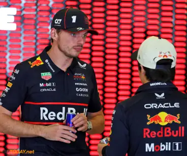 Red Bull teast nieuwe look van Max Verstappen